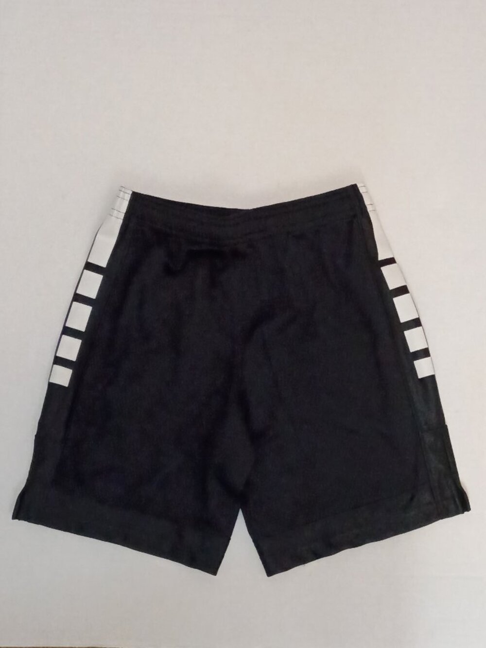 Nike Dri-FIT Boys Athletic Shorts 5/6Y Black White Stripe - Picture 2 of 5